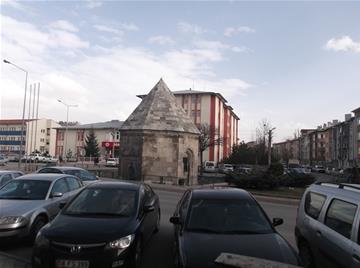 ÖĞRETMEN EVİ KARŞISINDA SATILIK DÜKKAN..